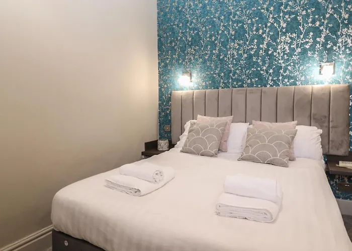 Windermere Central 公寓 *